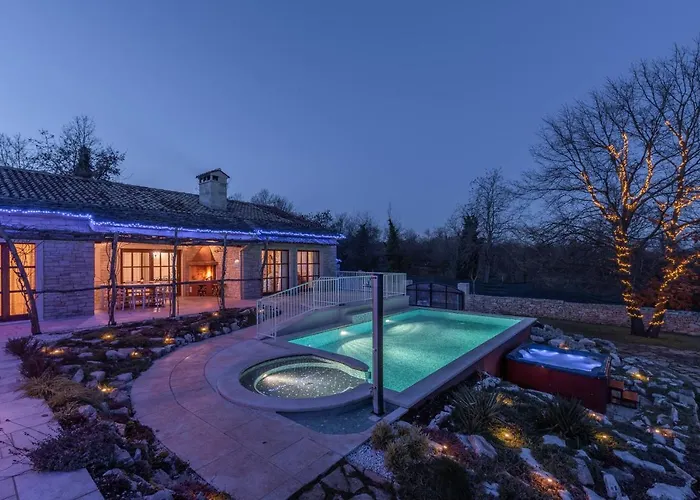 Family Villa Lipica with private pool&jacuzzi