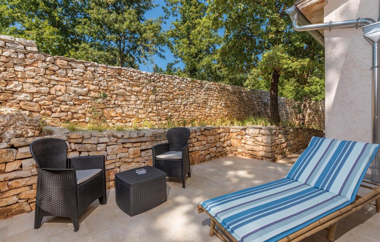 Family Lipica With Private Pool And Jacuzzi