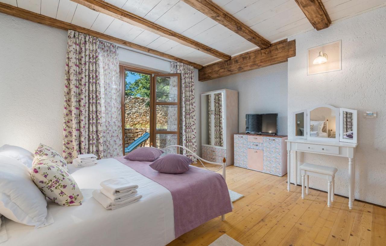 Family Lipica With Private Pool&jacuzzi