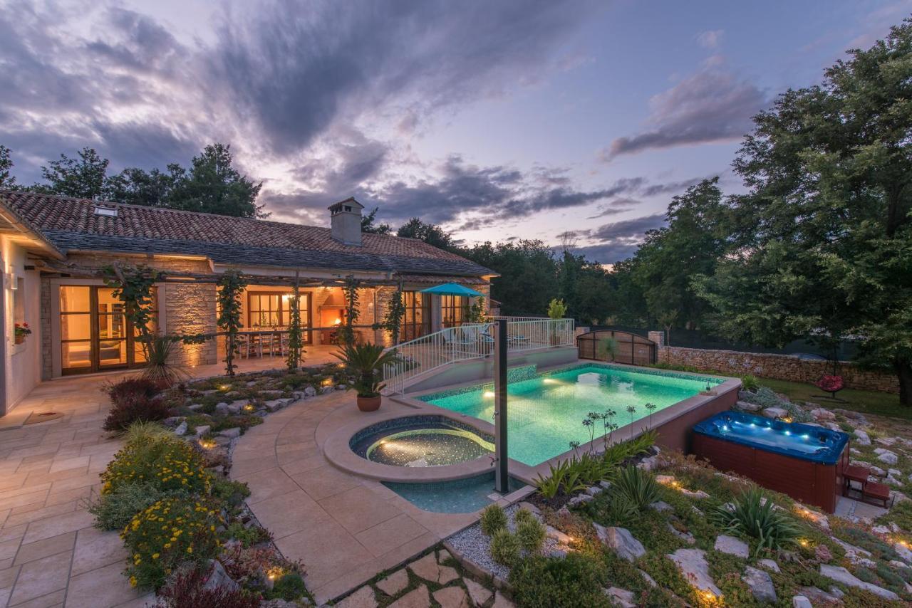 Family Lipica With Private Pool And Jacuzzi *