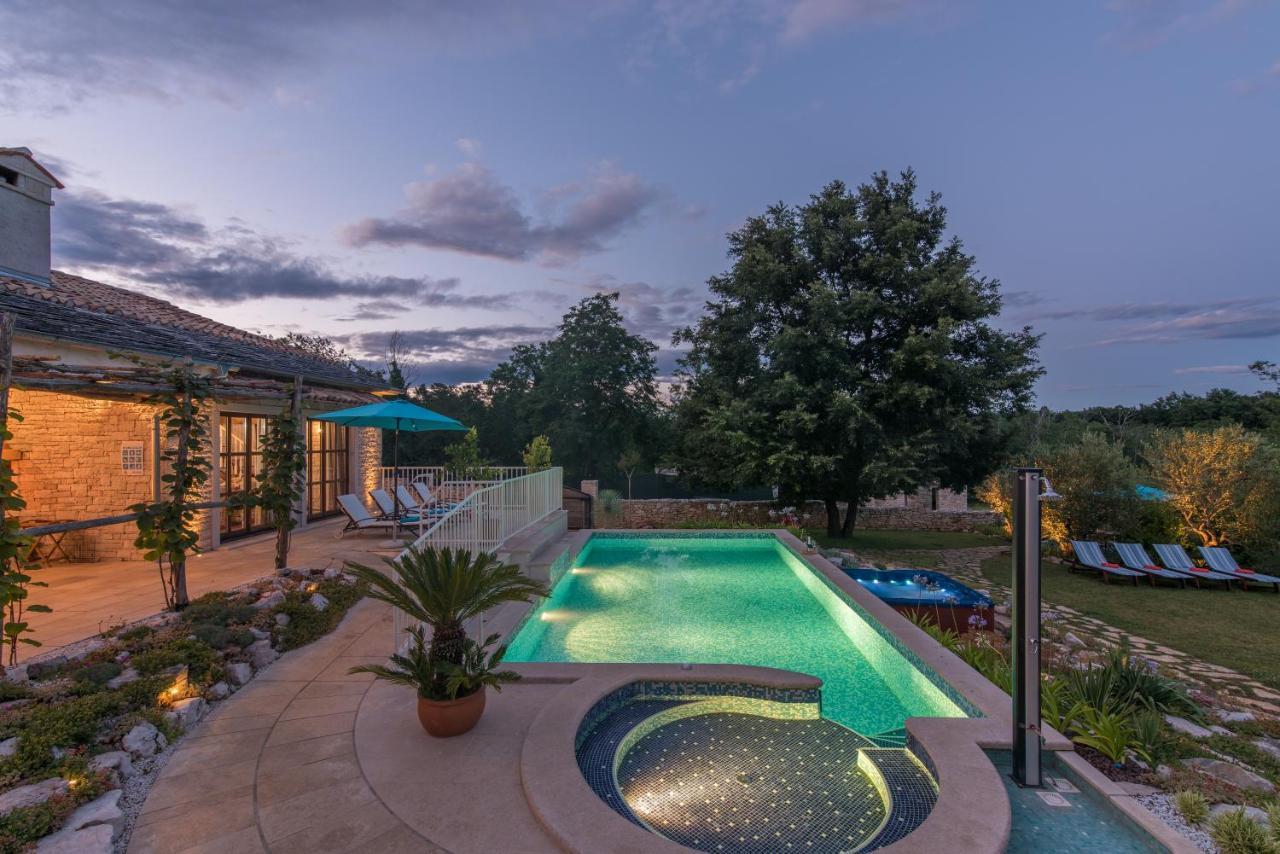 Family Lipica With Private Pool And Jacuzzi Pazin