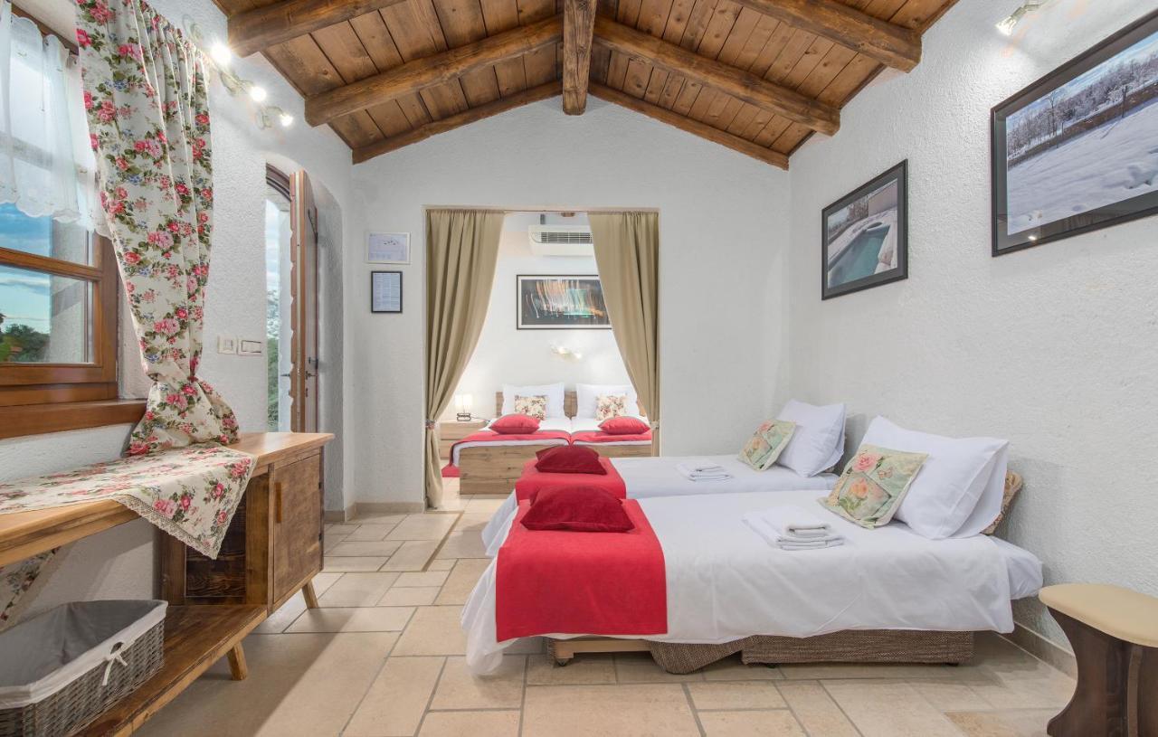 Vila Family Lipica With Private Pool And Jacuzzi Pazin