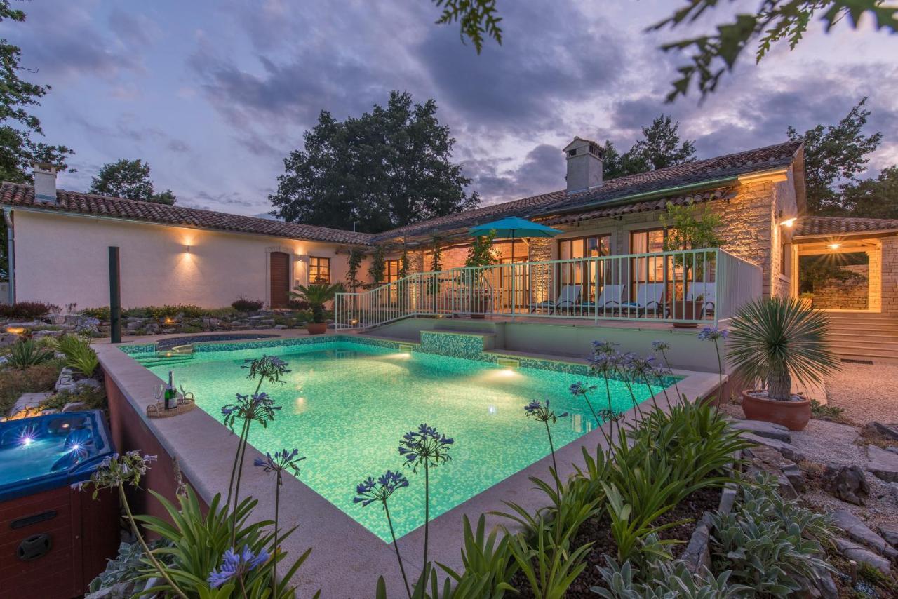 Vila Family Lipica With Private Pool And Jacuzzi *
