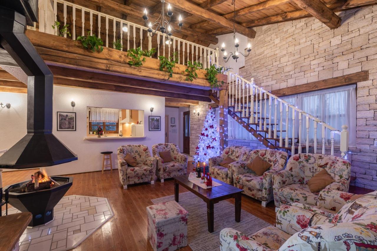 Family Lipica With Private Pool And Jacuzzi * Pazin