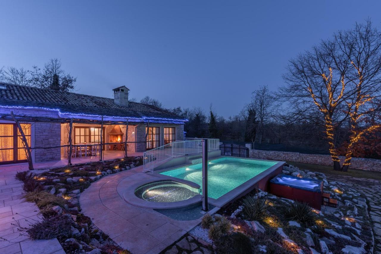 Vila Family Lipica With Private Pool And Jacuzzi Pazin