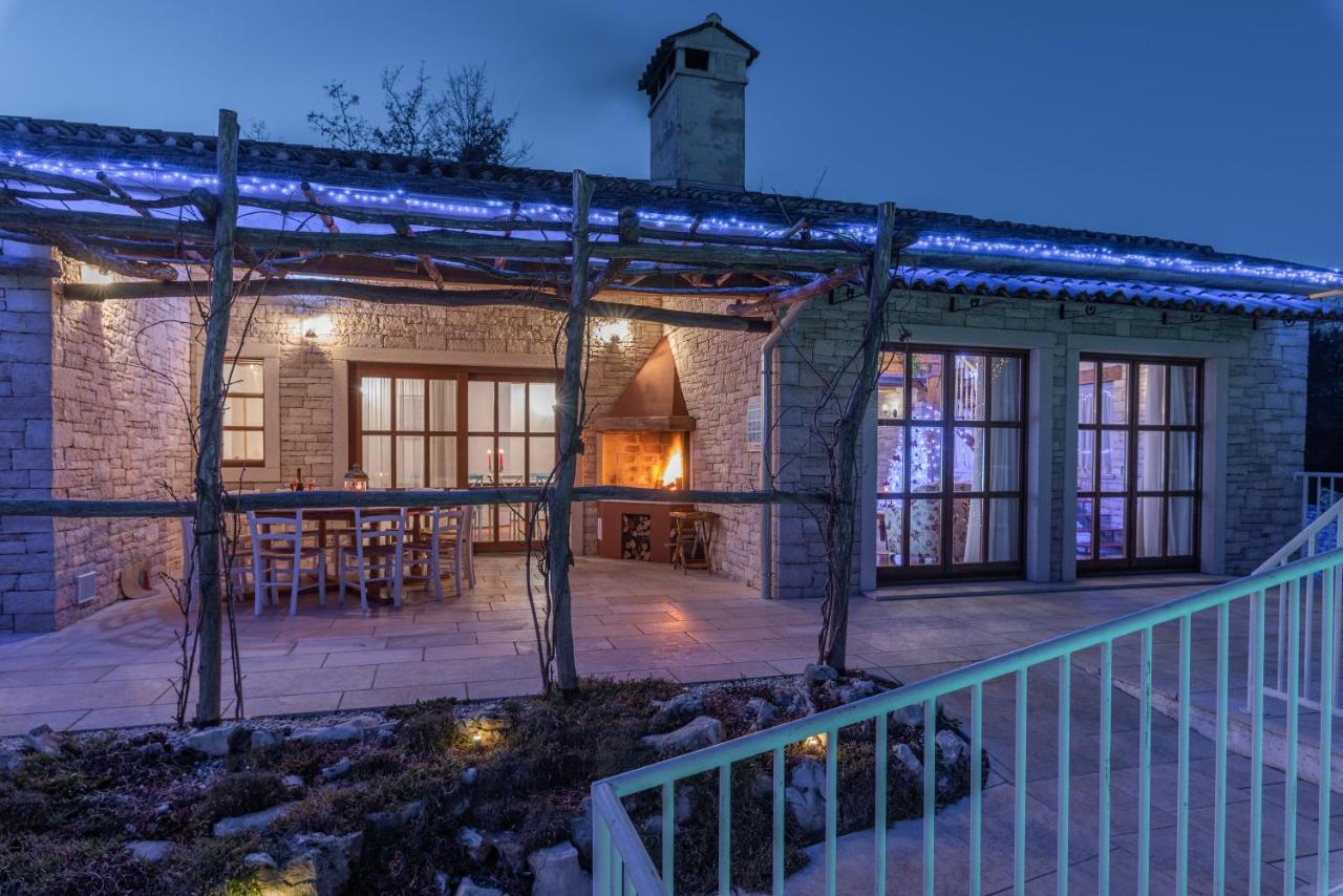 Family Lipica With Private Pool And Jacuzzi Pazin