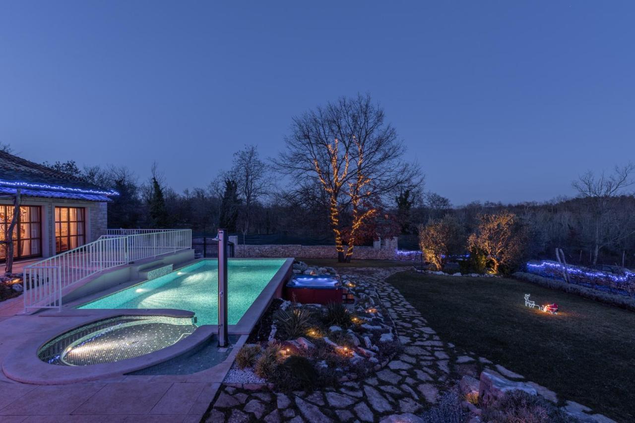 Family Lipica With Private Pool And Jacuzzi Vila Pazin