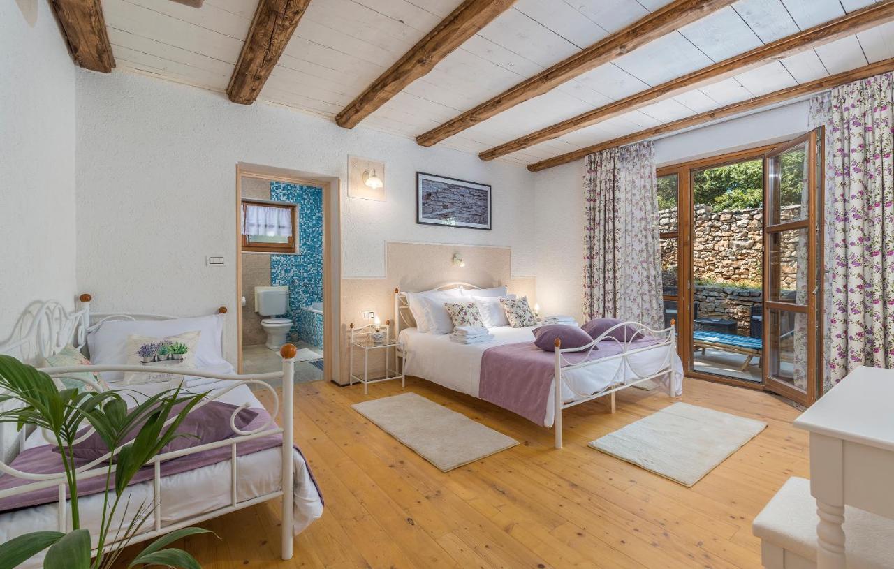 Vila Family Lipica With Private Pool And Jacuzzi *