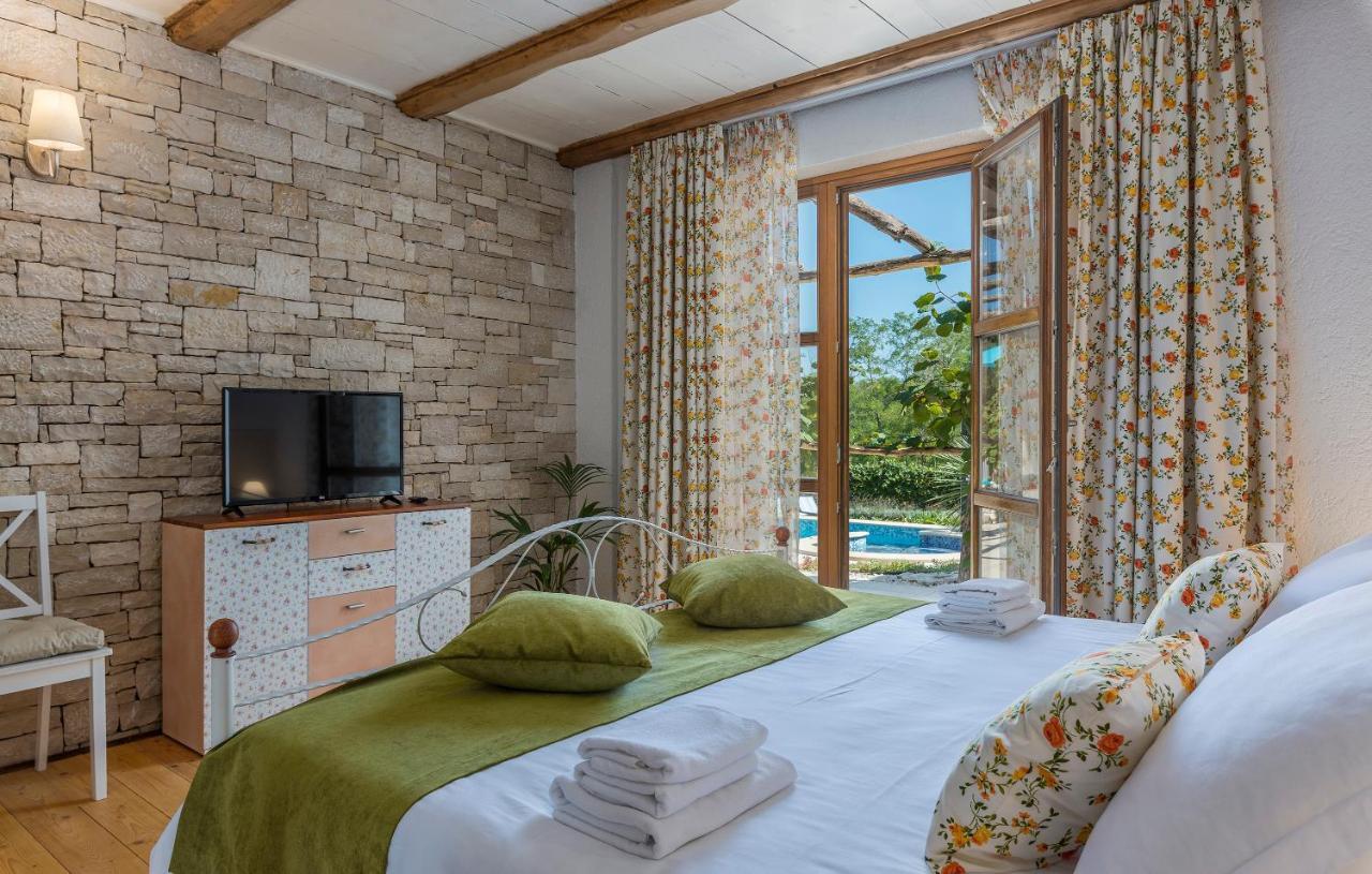 Family Lipica With Private Pool And Jacuzzi Vila Pazin