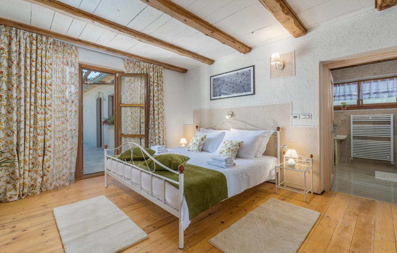 Family Lipica With Private Pool And Jacuzzi Vila