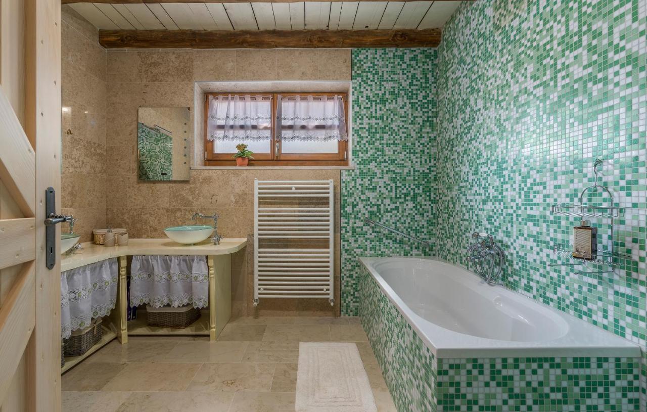 Family Lipica With Private Pool And Jacuzzi Vila
